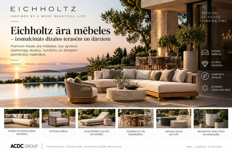 Eichholtz āra mēbeles terasē pie baseina saulrietā: dīvāns ar gaišiem spilveniem, pīts atpūtas krēsls un apaļš kafijas galds